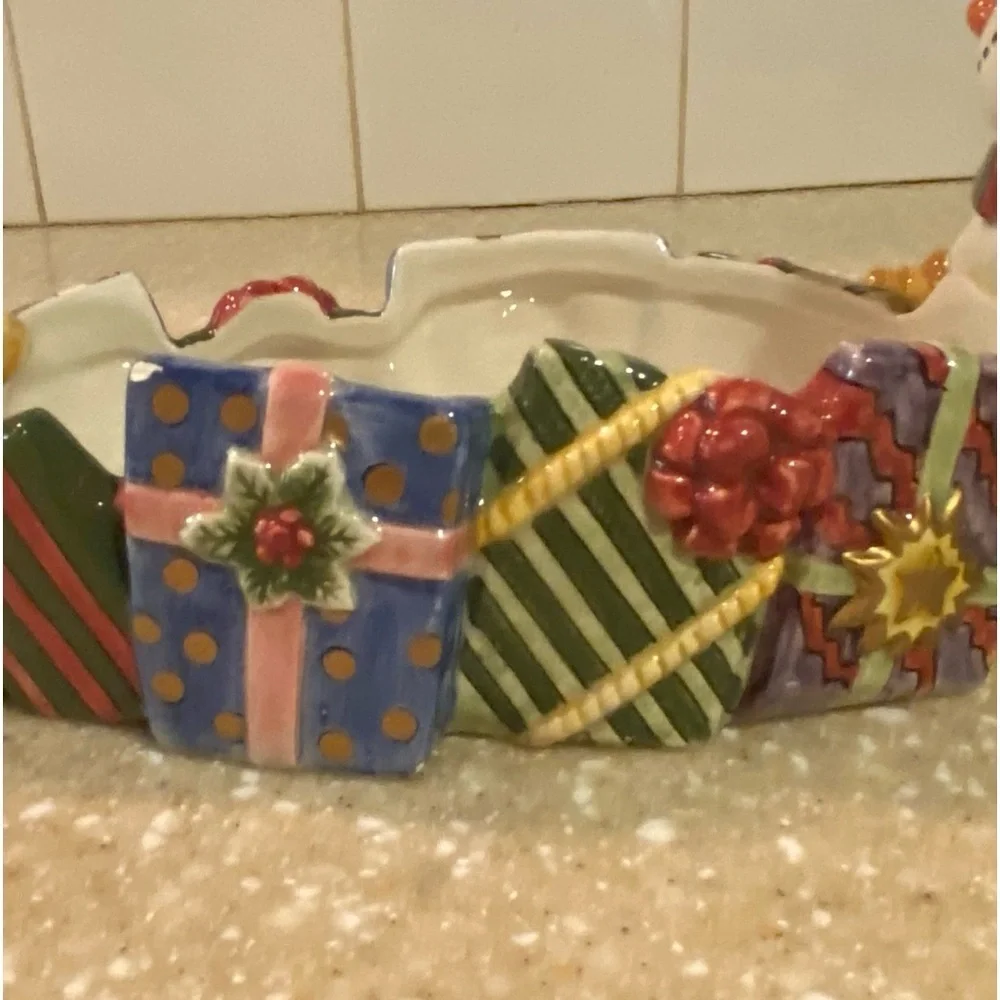 Fabulous Fitz and Floyd Classics Handcrafted container. Snowmen/gifts. 5x11x5”.